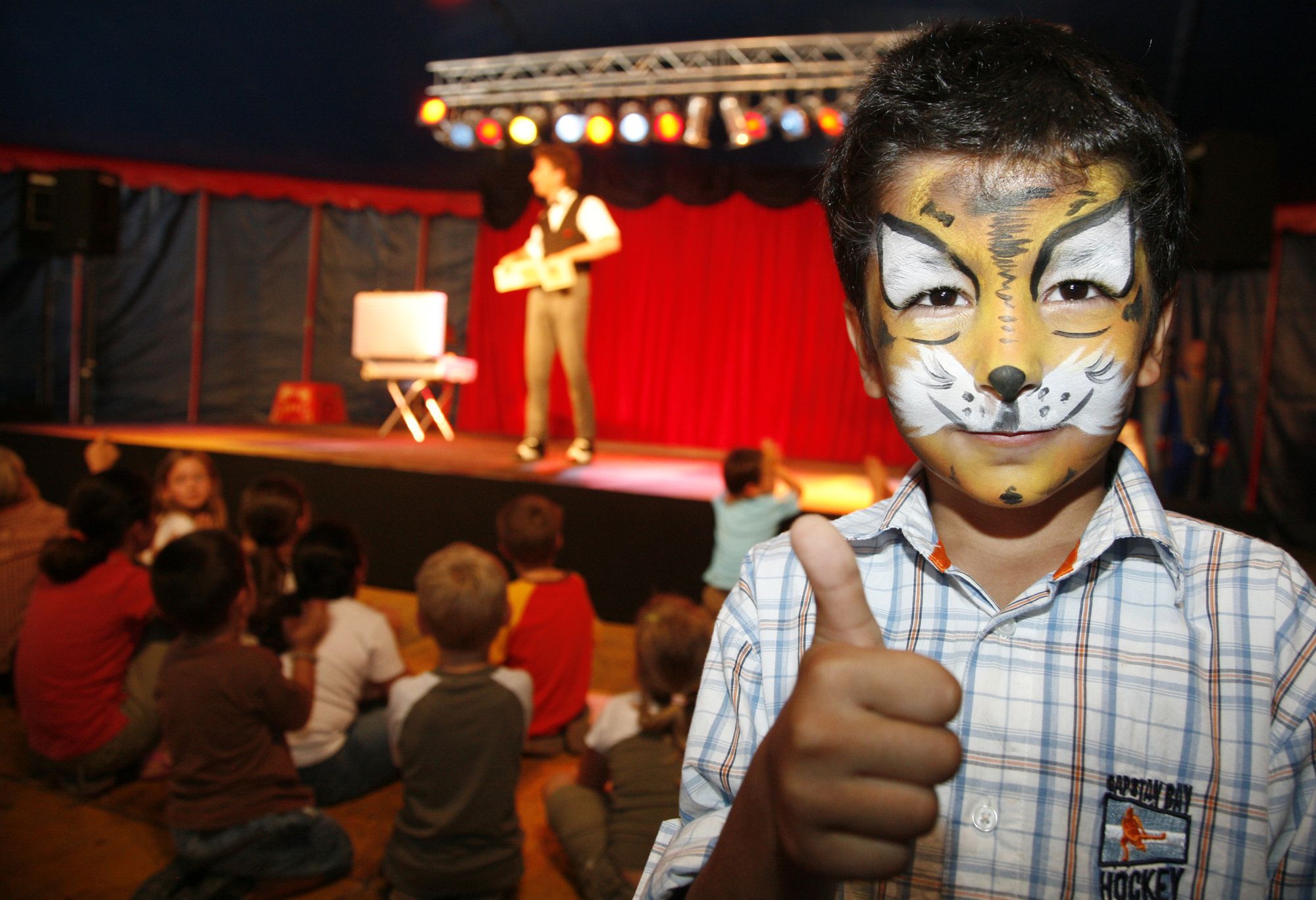 Merz & Pilini Kinderfest - Zirkusshow mit Kinderschminken auf einem Firmen- und Familienevent